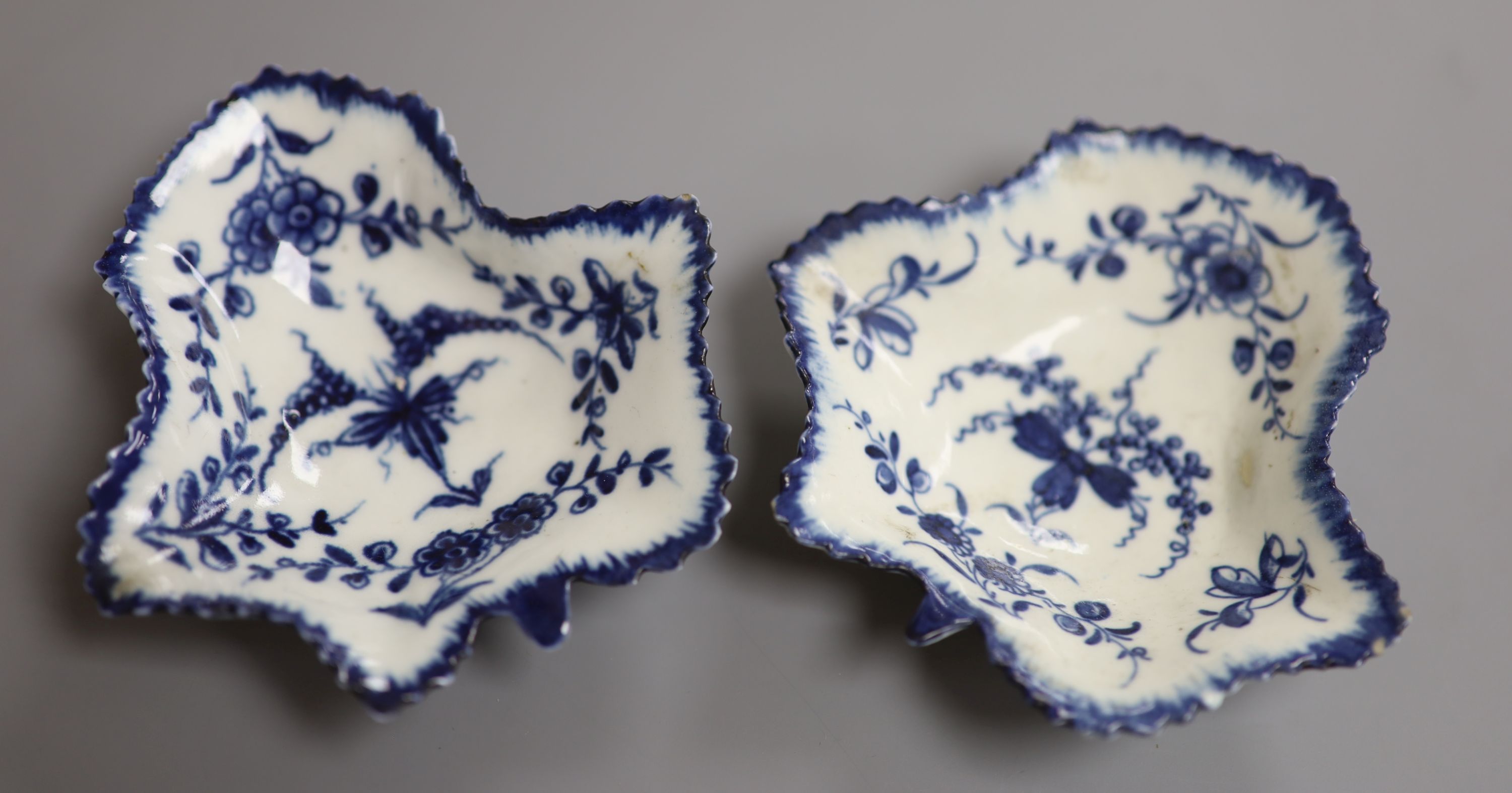 A pair of Worcester leaf shaped pickle dishes, painted with pickle leaf vine pattern, c.1770, length 9cm
